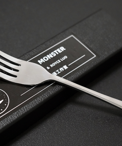 SPOON MONSTER (Gimmicks and Online Instructions) by Conan Liu & Royce Luo - Trick