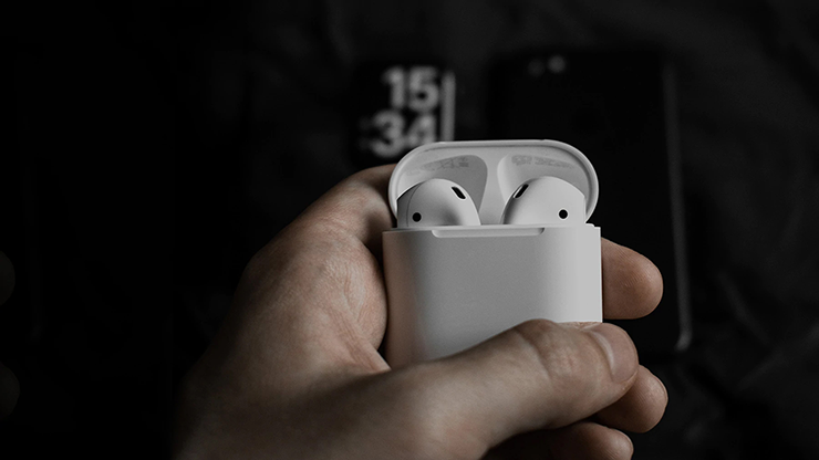 Self Vanishing Headphones by Ellusionist Self Vanishing Headphones by Ellusionist