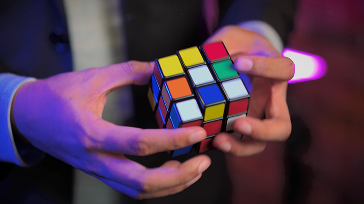Chaos Cube (Gimmicks and Online Instructions) by Alfonso Abejuela - Trick Chaos Cube (Gimmicks and Online Instructions) by Alfonso Abejuela - Trick