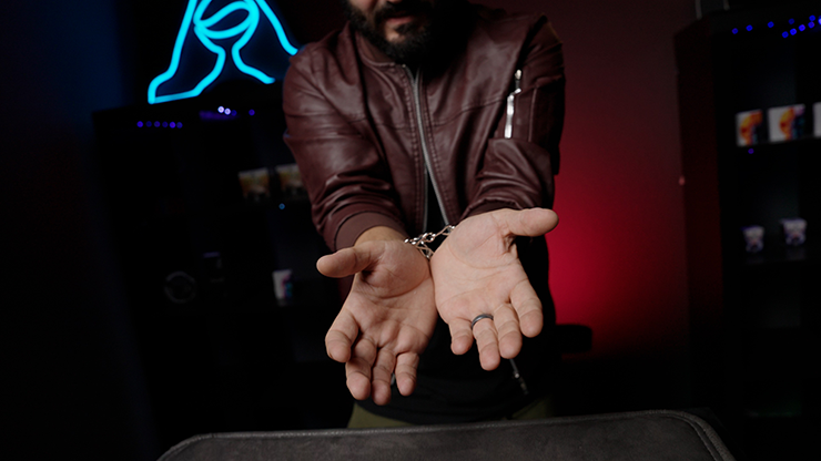 ESCAPE ARTIST (Gimmicks and Instructions) by Apprentice Magic - Trick ESCAPE ARTIST (Gimmicks and Instructions) by Apprentice Magic - Trick