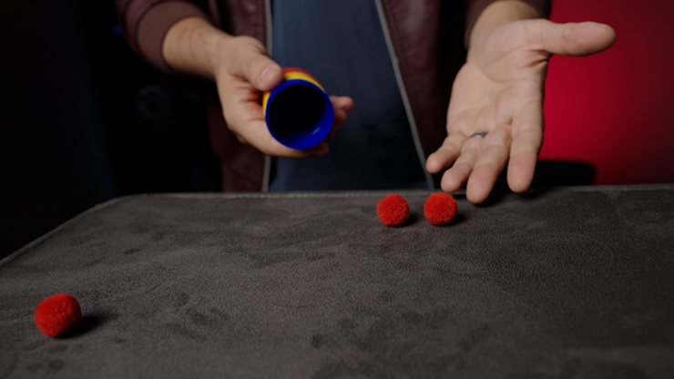 CUPS AND BALLS (Gimmicks and Instructions) by Apprentice Magic - Trick CUPS AND BALLS (Gimmicks and Instructions) by Apprentice Magic - Trick